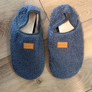 Anluke Blue Fleece Slippers. Nvr worn. Great for shoeless homes. 9-9.5